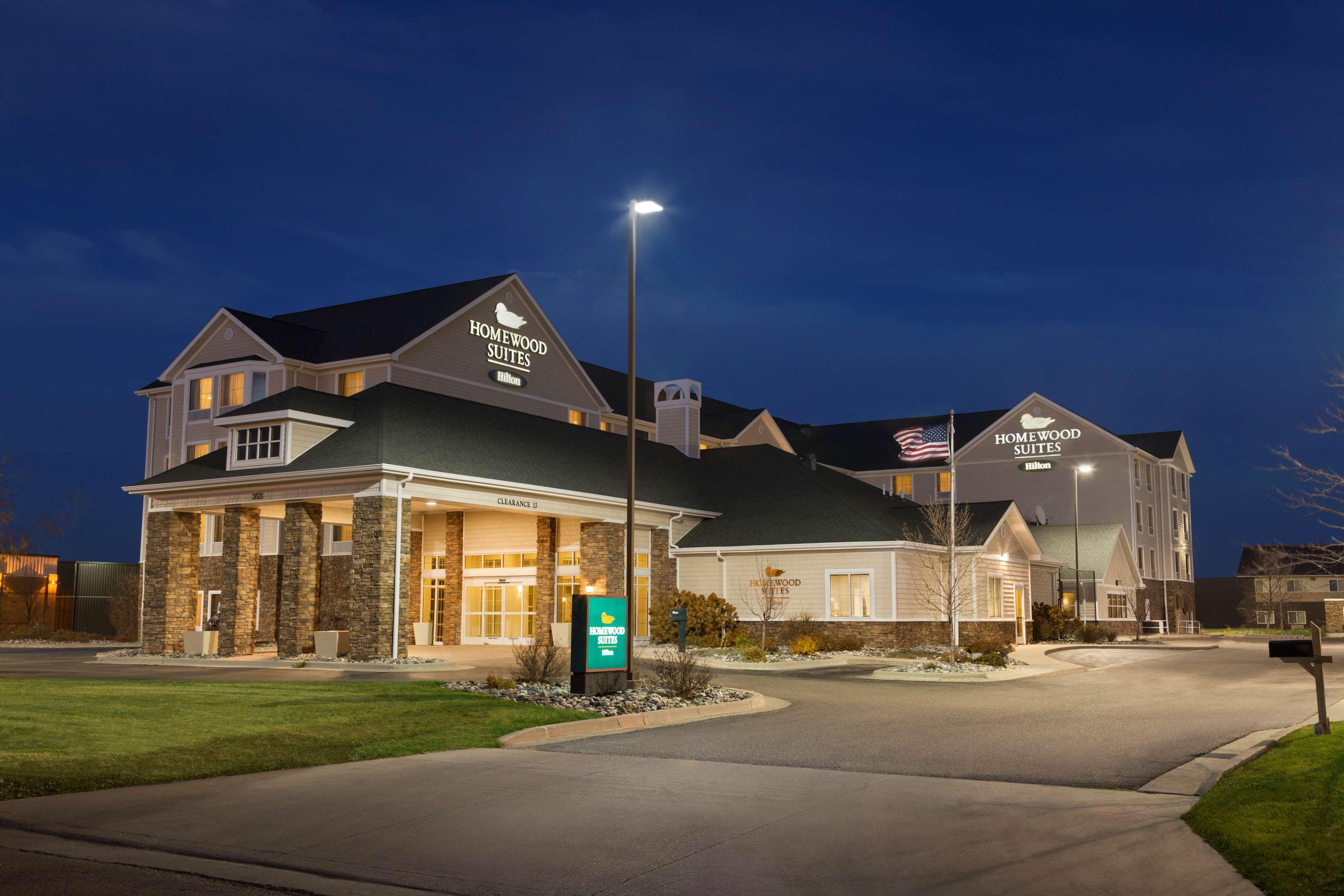 Homewood Suites By Hilton Fargo Exterior photo